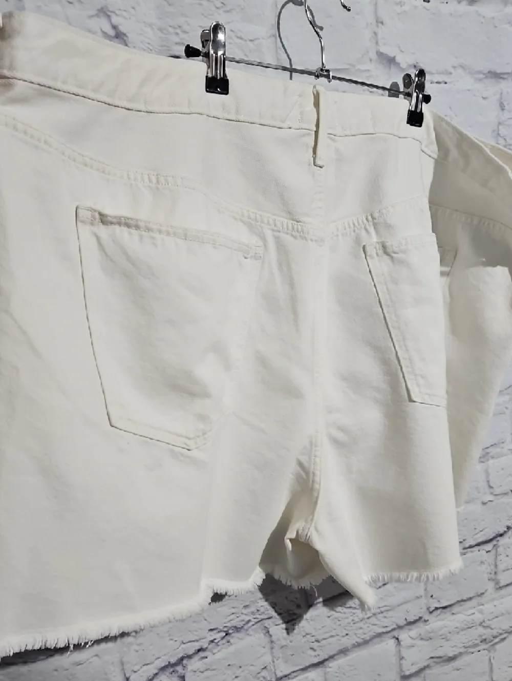 Universal Thread 90s Baggy Cream Raw-Hem High-Rise Denim Shorts
